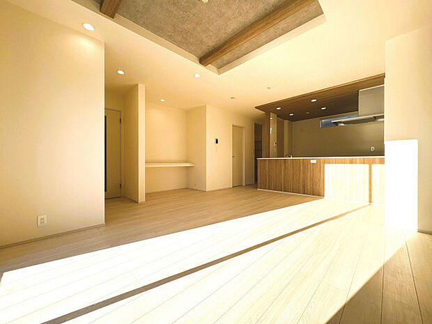 LDK　17.5帖のゆったりLDK！折り上げ天井、ニッチなど設備も充実した快適なリビング空間！