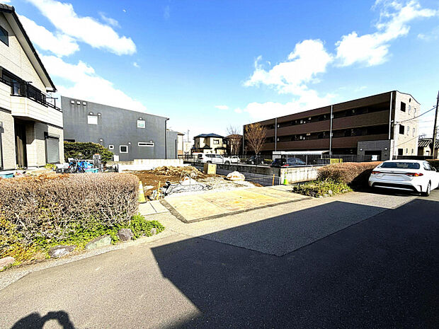 外観　敷地面積30坪！駐車スペース2台あり！（内小型自動車）主寝室可変型プラン採用！！