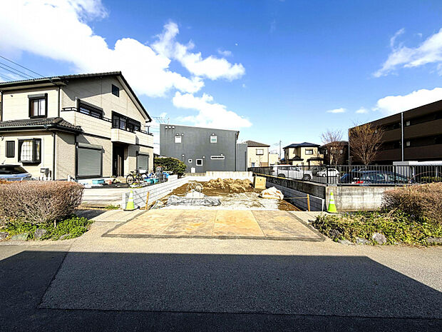 外観　敷地面積30坪！駐車スペース2台あり！（内小型自動車）主寝室可変型プラン採用！！