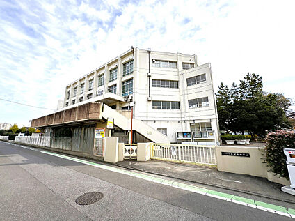 大宮西中学校 710m