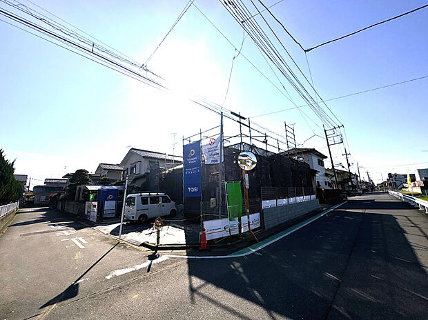 【外観】敷地面積67坪！駐車スペース並列3台あり！