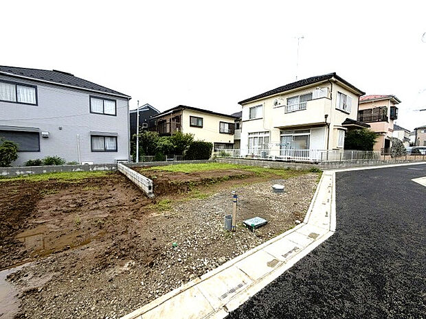 【外観】敷地面積30坪～！カースペース1～2台！（内1台小型車もあり）主寝室可変型プラン採用！！