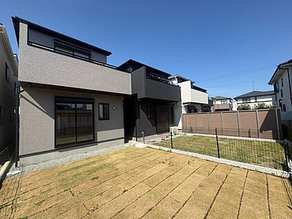 建物に翌よく日差しが当たっております！