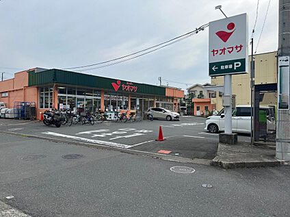 ヤオマサ渋沢店 736m