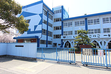 寒川町立寒川中学校 740m