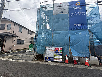 南側に駐車スペース並列2台（車種による）でき開放感もございま