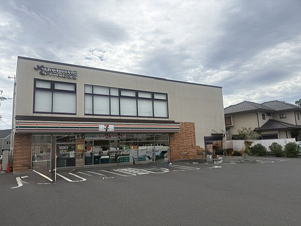 セブンイレブン茅ヶ崎東海岸北5丁目店（約541m）