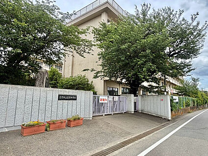 座間市立栗原中学校 1570m