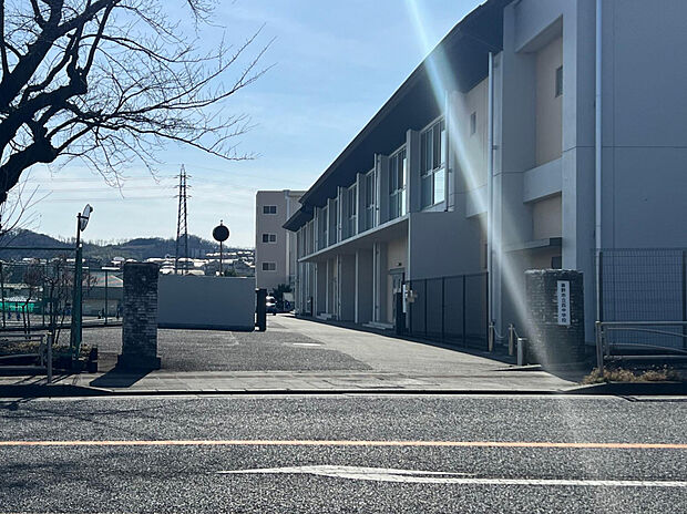 西中学校（約809m）