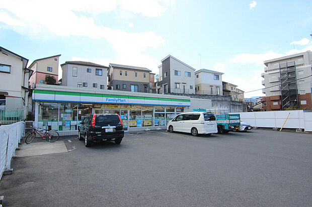 ファミリーマート小田原萩窪店（約698m）