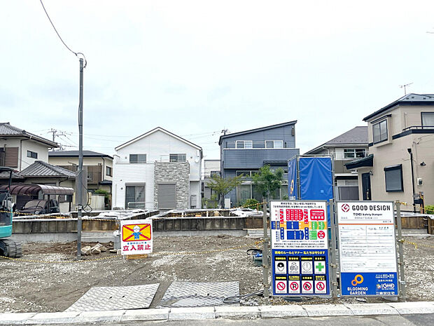 【外観写真】南側約6.0m公道に面した陽当たり良好な立地。開放感ある街並みの中で、明るく快適な暮らしを楽しめます。　