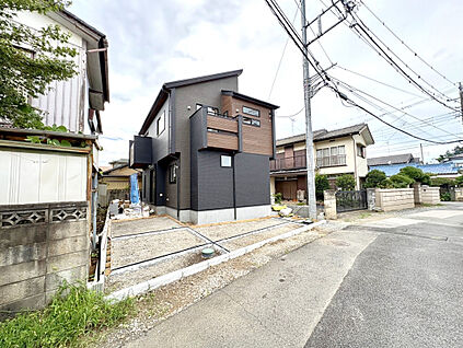 【外観写真】制震ダンパーを搭載した、地震に強い住まいです。地