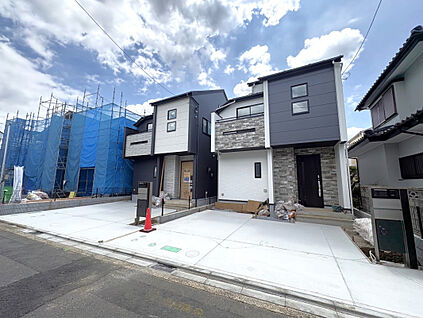 【外観写真】制震ダンパーを搭載した、地震に強い住まいです。地