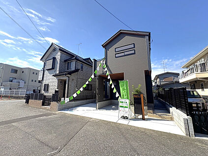【外観写真】約120m2のゆとりある敷地。区画整理地内の整っ