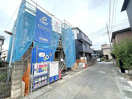 【外観写真】「北上尾」駅徒歩5分の駅近立地。東南道路に面した