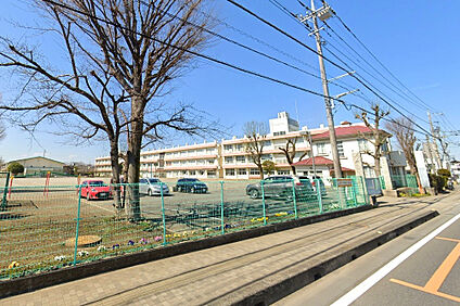 ふじみ野市立大井小学校 677m