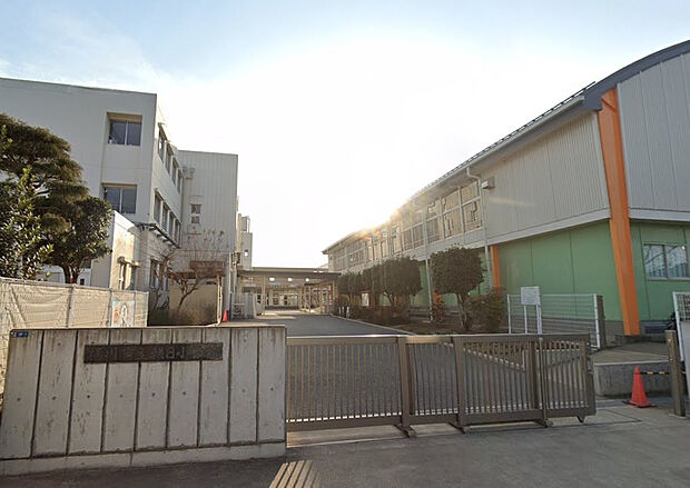 朝日小学校（約1,100m）