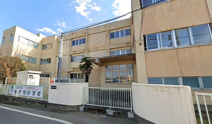 藤沢南小学校 897m