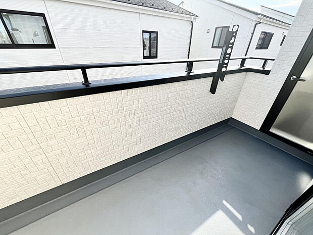 洗濯物も喜ぶ南面バルコニー【1号棟】　