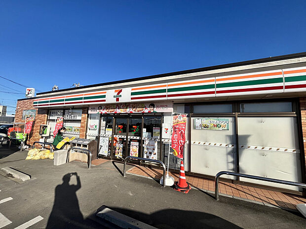 セブンイレブン川口石神店（約522m）