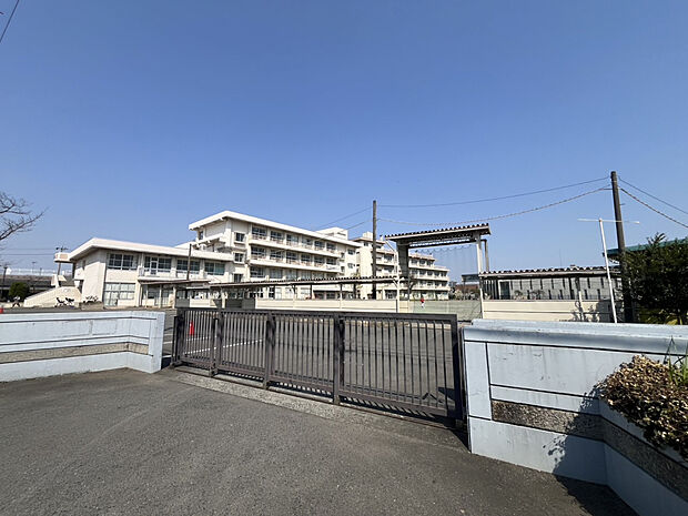 南古谷小学校（約1,200m）
