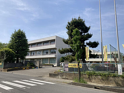 東松山市立東中学校 930m