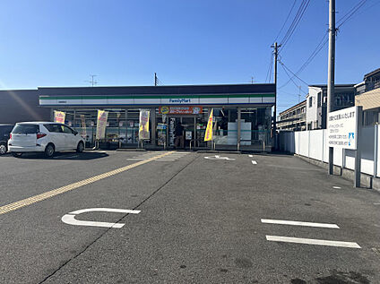 ファミリーマート岩槻西町店 233m