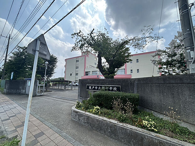 桜中学校（約1,700m）