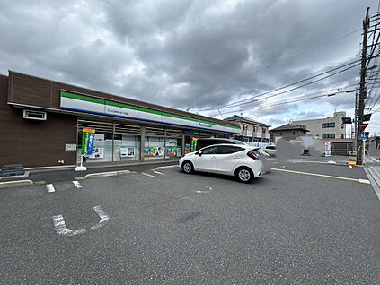 ファミリーマートさいたま栄和5丁目店 640m