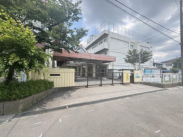 市川市立稲荷木小学校　（徒歩12分）