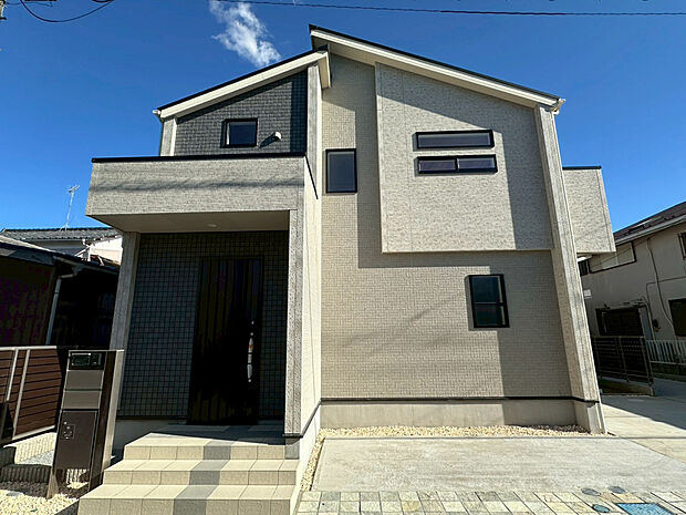 【1号棟:外観写真】宅配ボックス設置済み♪