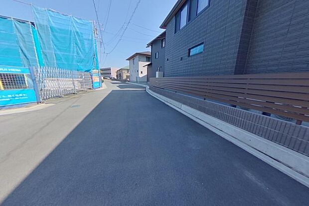 分譲地内道路1_（撮影_2025年5月）約6mの道路なのですれ違いも楽