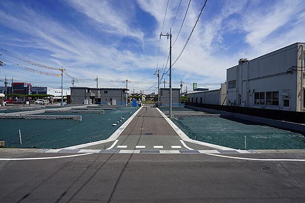 土地全景4（撮影_2024年8月） 分譲地の西側道路から撮影。※販売済区画を含む場合がございます。最新の販売状況は区画図等をご参照下さい。