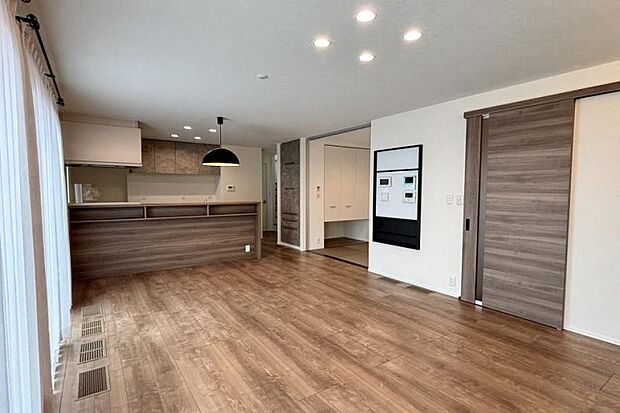 No.3_LDK2（撮影_2025年5月）17帖のゆとりある空間で家族団らんが過ごせる