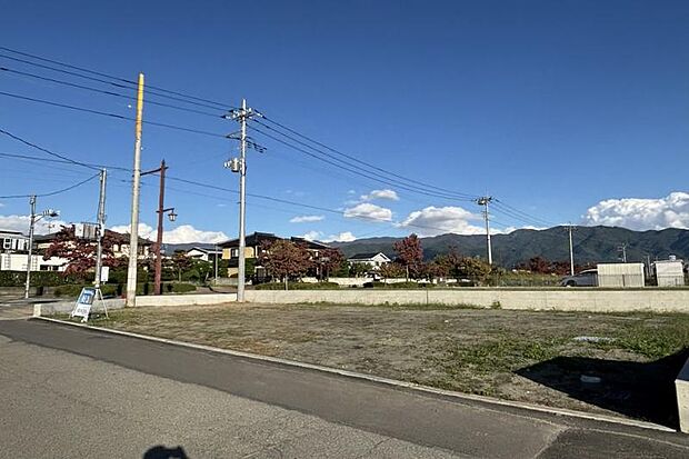 No.1_土地1（撮影_2025年10月）北西より撮影。土地面積：234.57m2（70.95坪）