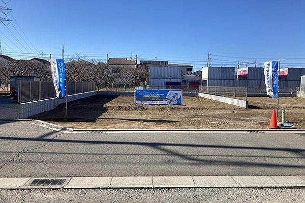 No.2_土地（撮影_2026年1月）52.17坪。駐車スペースを2台確保できます。