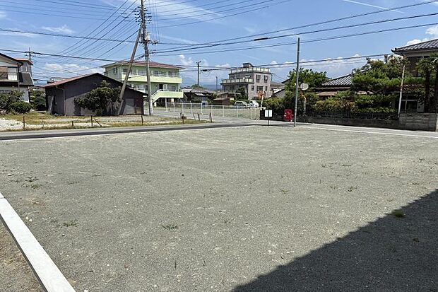 No.1_土地2(撮影_2025年7月)敷地の南側より撮影。自由設計の注文住宅でも規格型の間取りでもご相談可能です。お気軽にお問い合わせください。