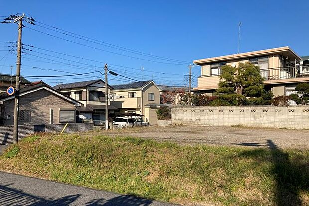 No.1_土地(撮影_2025年12月)幅員約6mの2方向道路に面した開放感あふれる区画です。