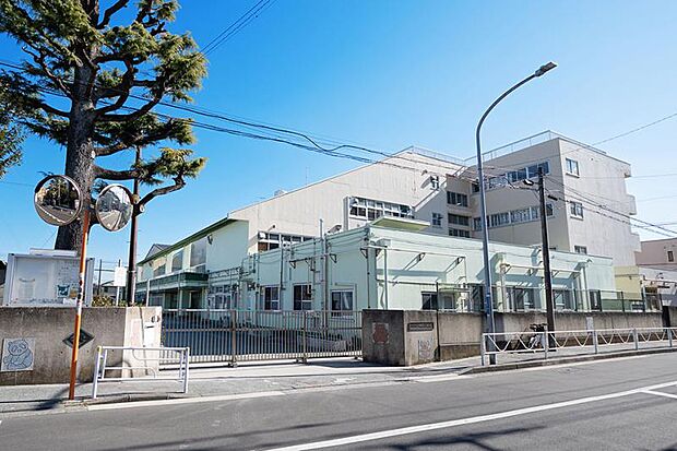横浜市立磯子小学校(最短:約400m/徒歩5分・最長:約420m/徒歩6分)