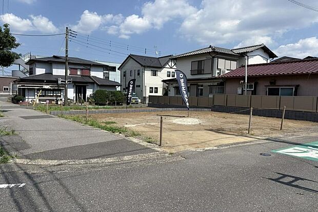 分譲地全景1(撮影_2026年7月)全2区画ともに角地。開放感あふれる街区で、ゆとりある暮らしを叶えます。※販売済区画を含む場合がございます。