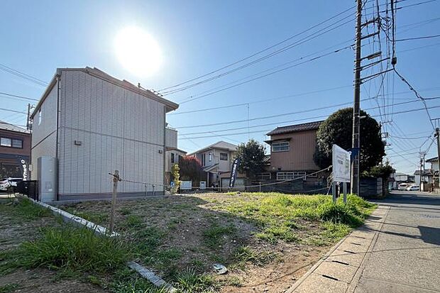 No.3_土地3（撮影日_2026年3月）二方向に開けたような開放感が魅力の本区画は、視界を遮るものが少なく、敷地形状を活かした自由度の高いプランニングが可能で、駐車スペースやお庭づくりなども思いのままに設計いただけます。