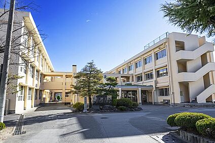 甲府市立国母小学校 470m(6分)