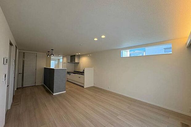 【3LDK】No.3_LDK1(撮影_2026年1月)家族がくつろぐ時間を大切にした、落ち着きのあるリビング空間。家具配置もしやすく、ゆったりと過ごせます。