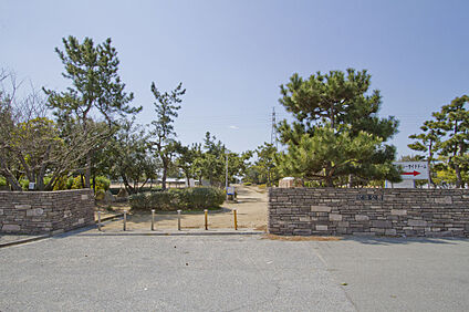 望海公園 約550m (徒歩約7分)