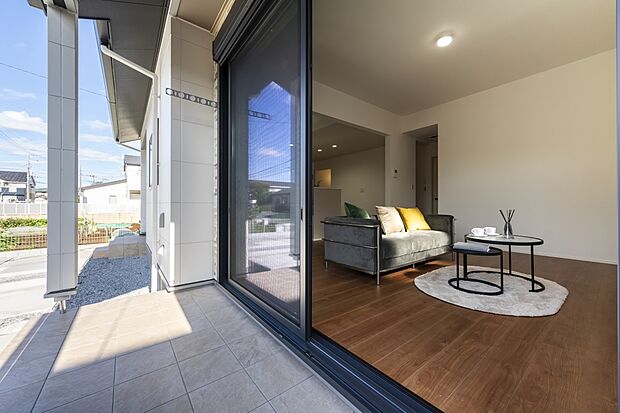 21.7帖のLDKからテラスにつながるプラン。
開放的な空間で癒されます。
※現地撮影