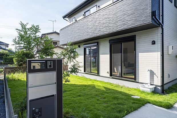 ◇お子さまのちょっとした外遊びや植物の水やりなど、気軽に使えるプライベート空間の庭。過度な手間がかからず、忙しいご家庭でもストレスなく楽しめるちょうどよいサイズ感です♪※施工事例
