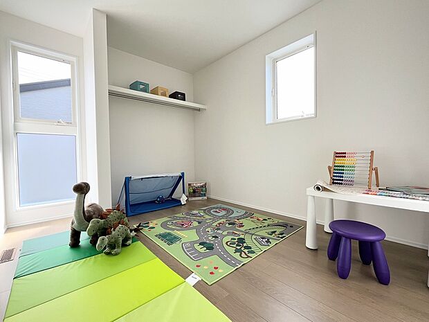 【2階洋室】2面採光で明るい洋室は 子供部屋に最適です