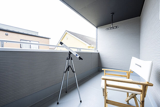 【インナーバルコニー】◇開放感とプライバシーを両立したインナーバルコニー。雨の日も安心、アウトドアリビングや洗濯干し場としても大活躍。家時間をもっと快適に♪※施工事例