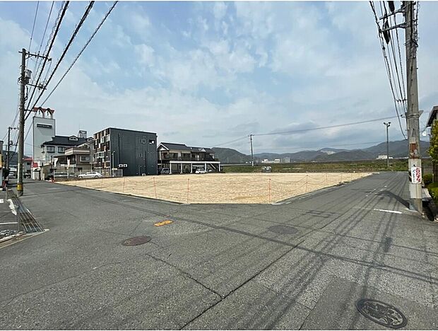 南東接道。8号地
角地なので、駐車位置など
間取りもより自由に決められます。
現地(2024年4月)撮影