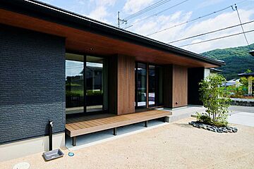 DKとウッドデッキが繋がる 平屋の家 その他